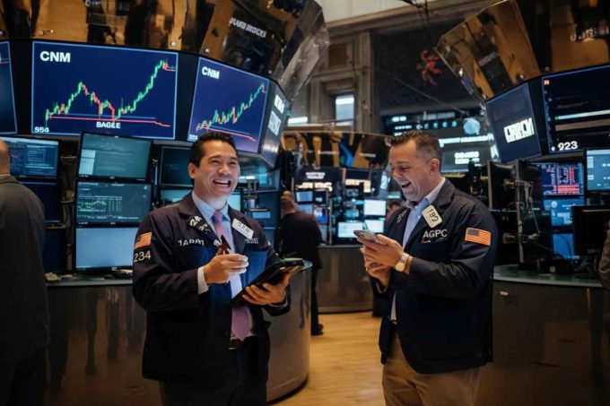 Titoli auto in ascesa a Tokyo grazie all'accordo con Trump