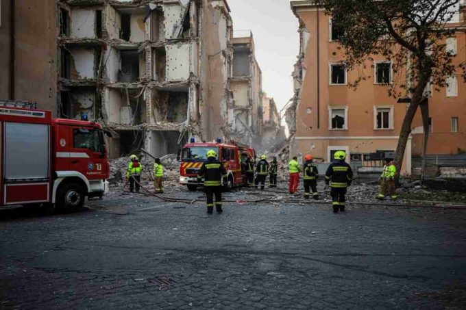 Tragedia a Roma: ispettore Eni perde la vita dopo il maxi incendio al distributore Gpl