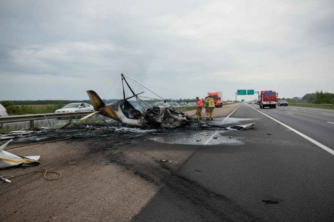 Tragedia in volo: ultraleggero si schianta sul raccordo autostradale di Brescia, vittime pilota e copilota