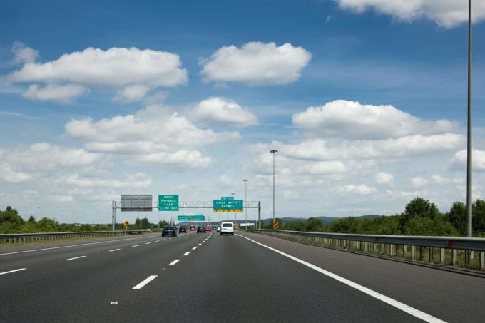 Tragedia sull'A4: un'auto contromano provoca un drammatico incidente con quattro vittime