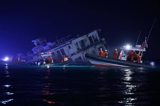 Traghetto affonda in Indonesia: una tragedia che costa quattro vite