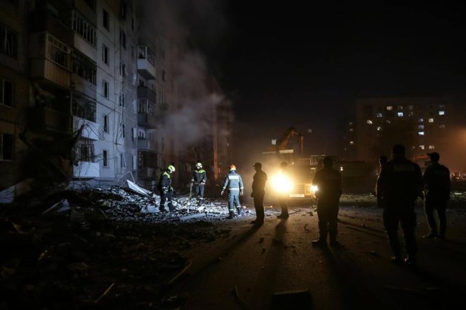 Zelensky: attacco devastante su un edificio residenziale a Kiev