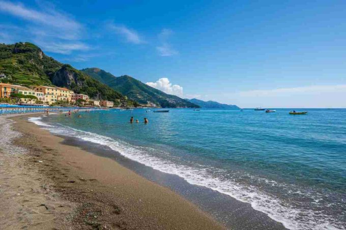 Affollamento in spiaggia solo la domenica: Assobalneari Italia segnala un calo durante la settimana