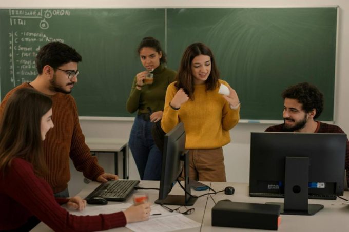 Allerta nel settore: le imprese cercano laureati, ma mancano decine di migliaia di consulenti del lavoro