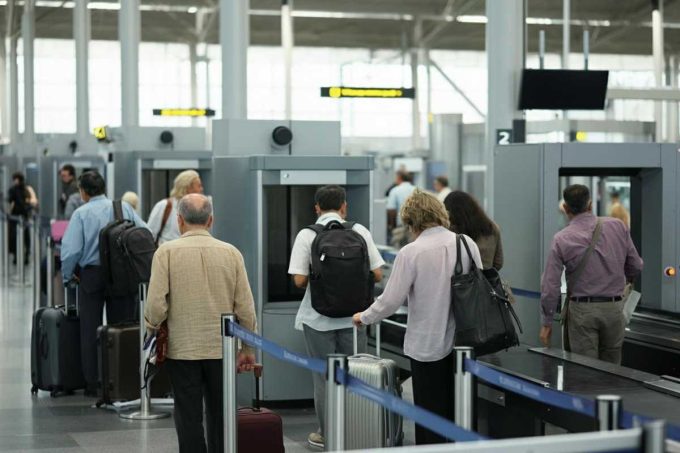 Assoutenti avverte: il rischio caos per i liquidi in aereo