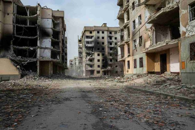 Attacco russo a Kherson: una vittima e nove feriti in un giorno di terrore