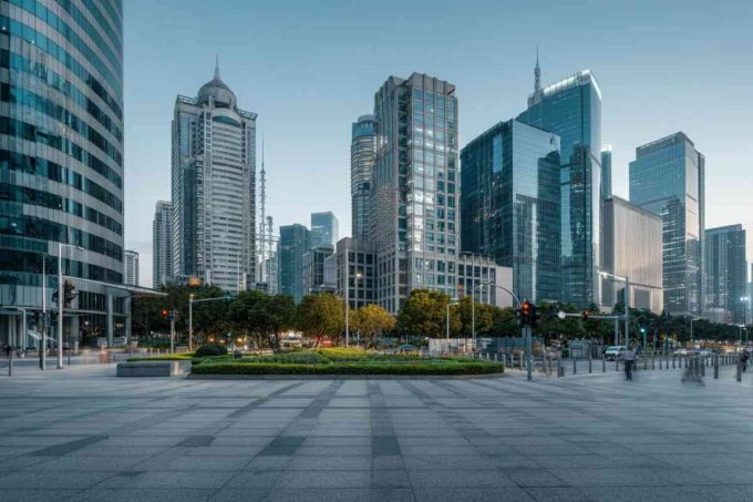 Borsa asiatica in fermento: Hong Kong guida la corsa al rialzo