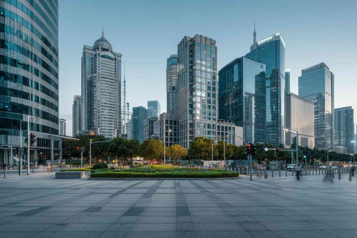 Borsa asiatica in fermento: Hong Kong guida la corsa al rialzo