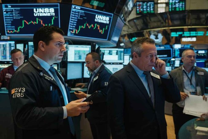 Borsa europea in calo: Wall Street si muove con cautela mentre Milano perde l'1,2%