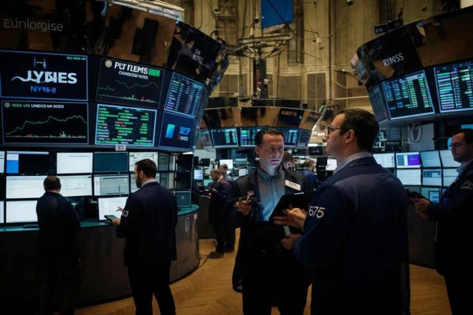 Borsa europea in difficoltà: Parigi segna un calo dello 0,69%