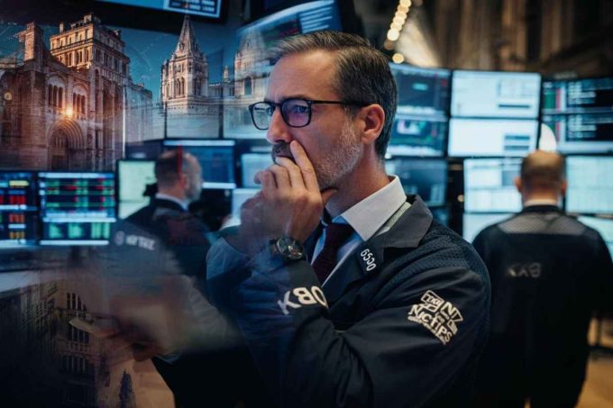 Borsa europea in difficoltà: il governo francese vacilla e Milano segna un -1,1%