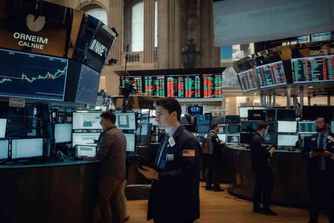 Borsa europea in ripresa, Milano guida con un +0,8% mentre New York corre a due velocità