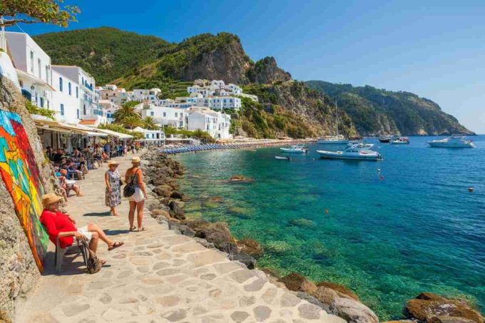 Capri: stagione turistica positiva, ma si prevede un leggero calo per il 2024 secondo Coppola di Federalberghi