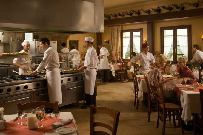 Cuochi introvabili: il paradosso del turismo che cresce ma fatica a trovare personale