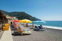 Deliveroo porta il food delivery sulle spiagge italiane: boom di ordini nelle località balneari