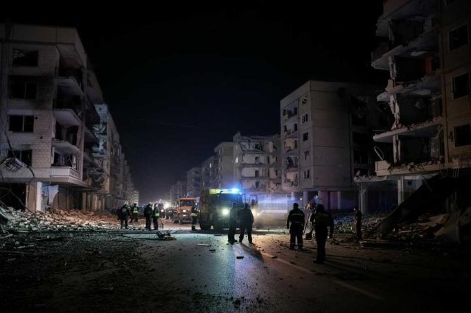 Droni russi devastano Kharkiv: cinque vittime in un attacco letale