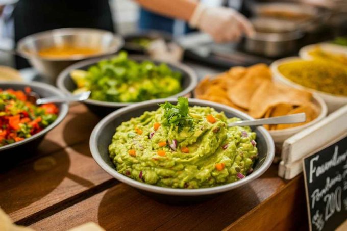 Festa tragica in provincia di Cagliari: 11 casi di botulino e un bambino in terapia intensiva