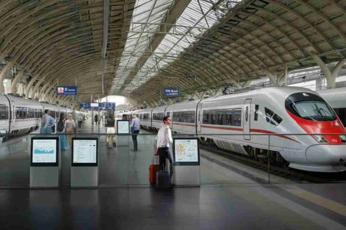 Fs migliora i conti: perdita dimezzata e investimenti in crescita del 15%