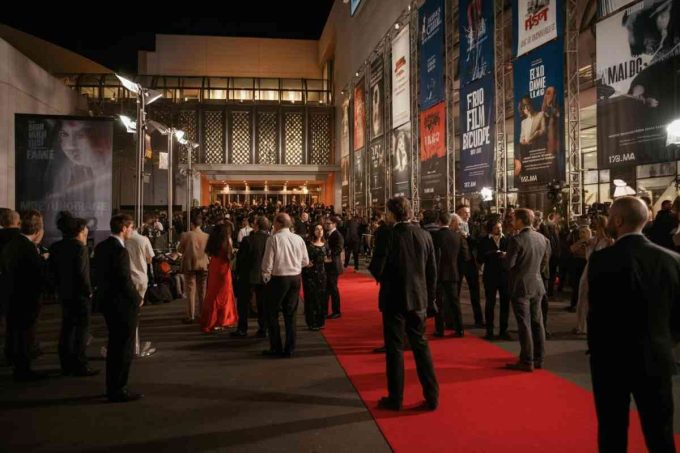 Fuori concorso al Lido: un viaggio tra cronaca, commedia e horror