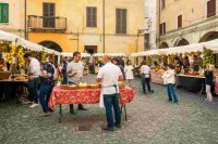 Il ministro Lollobrigida celebra la tradizione alla Sagra degli Spinosini di Centobuchi