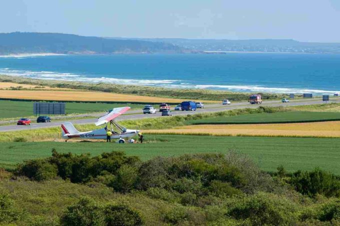 Incidente a Forte dei Marmi: ultraleggero colpisce cavo elettrico e si schianta, pilota 78enne in ospedale