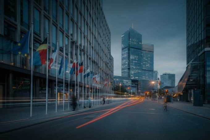 Italia e Francia sempre più vicine: lo spread scende sotto i 10 punti