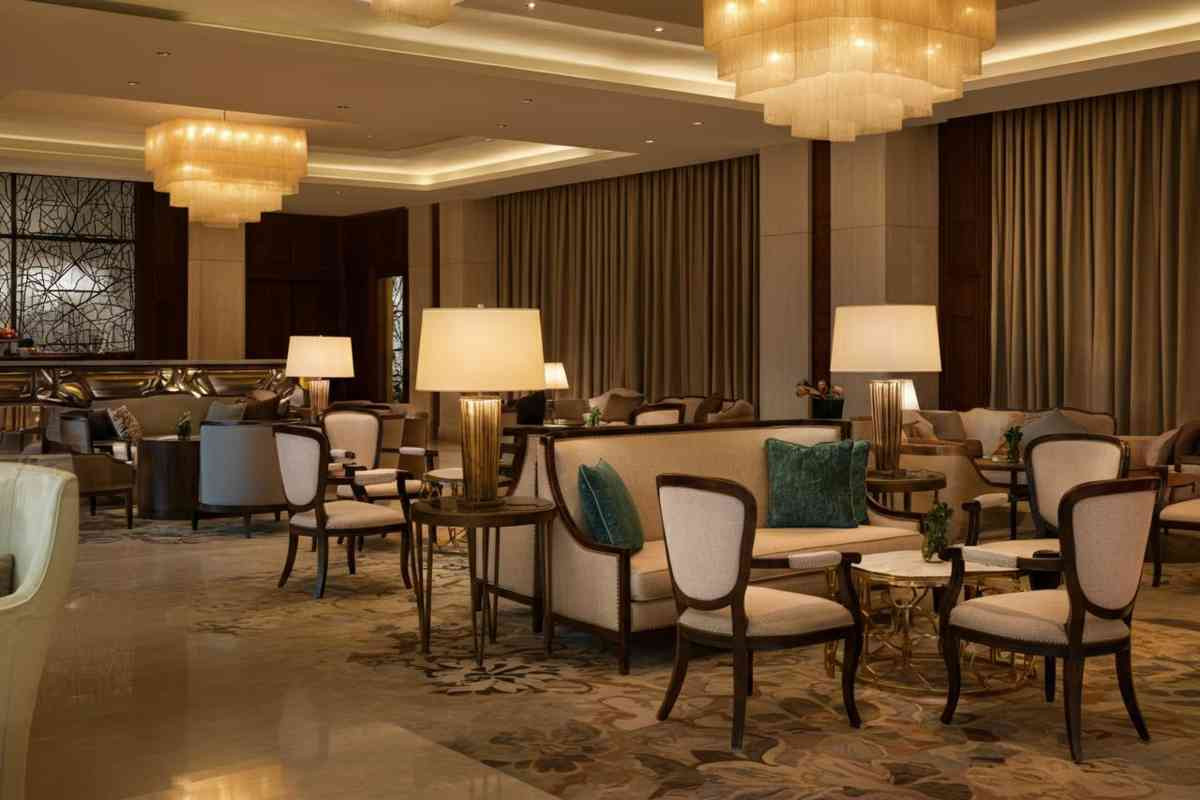 John Travolta in vacanza in Cile: un momento speciale con il figlio