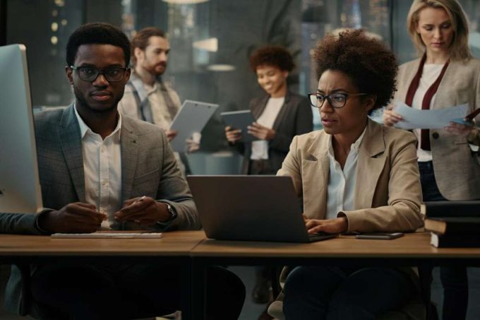 Lavorare all'estero: come superare ostacoli e affrontare sfide emozionanti