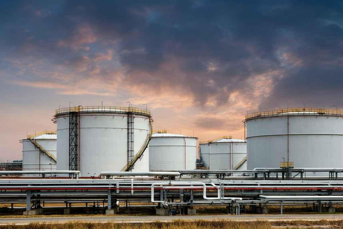 Le scorte di petrolio negli Stati Uniti crescono: un aumento di 3,04 milioni di barili