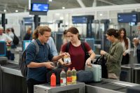 Liquidi in aereo: come evitare di pagare fino a 130 euro in più