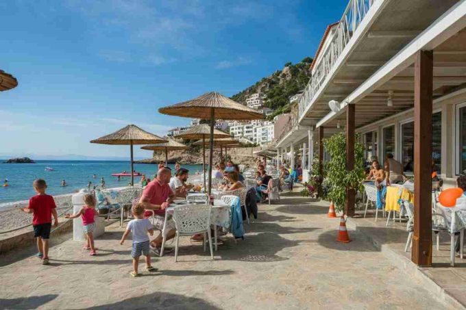 Milano Marittima, il controverso divieto d'accesso ai bambini: la protesta di una famiglia