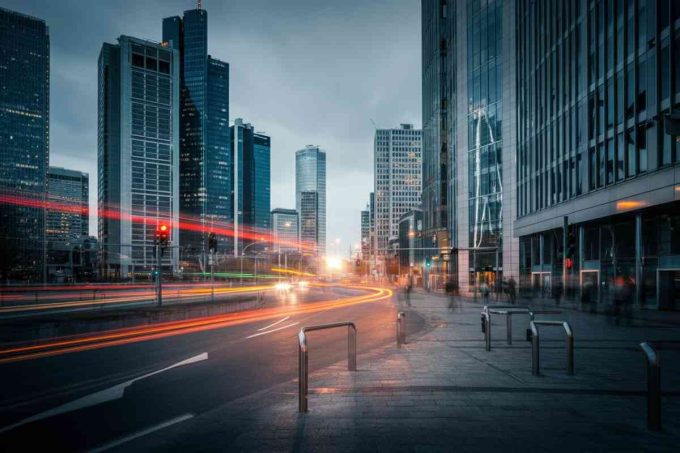 Milano in rialzo con l'Europa: banche protagoniste, Tim in difficoltà