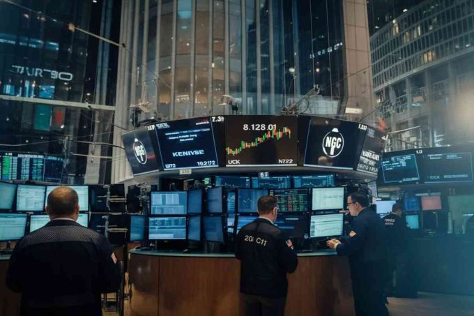 Milano in rialzo con l'Europa, ma Leonardo affonda nel settore Difesa