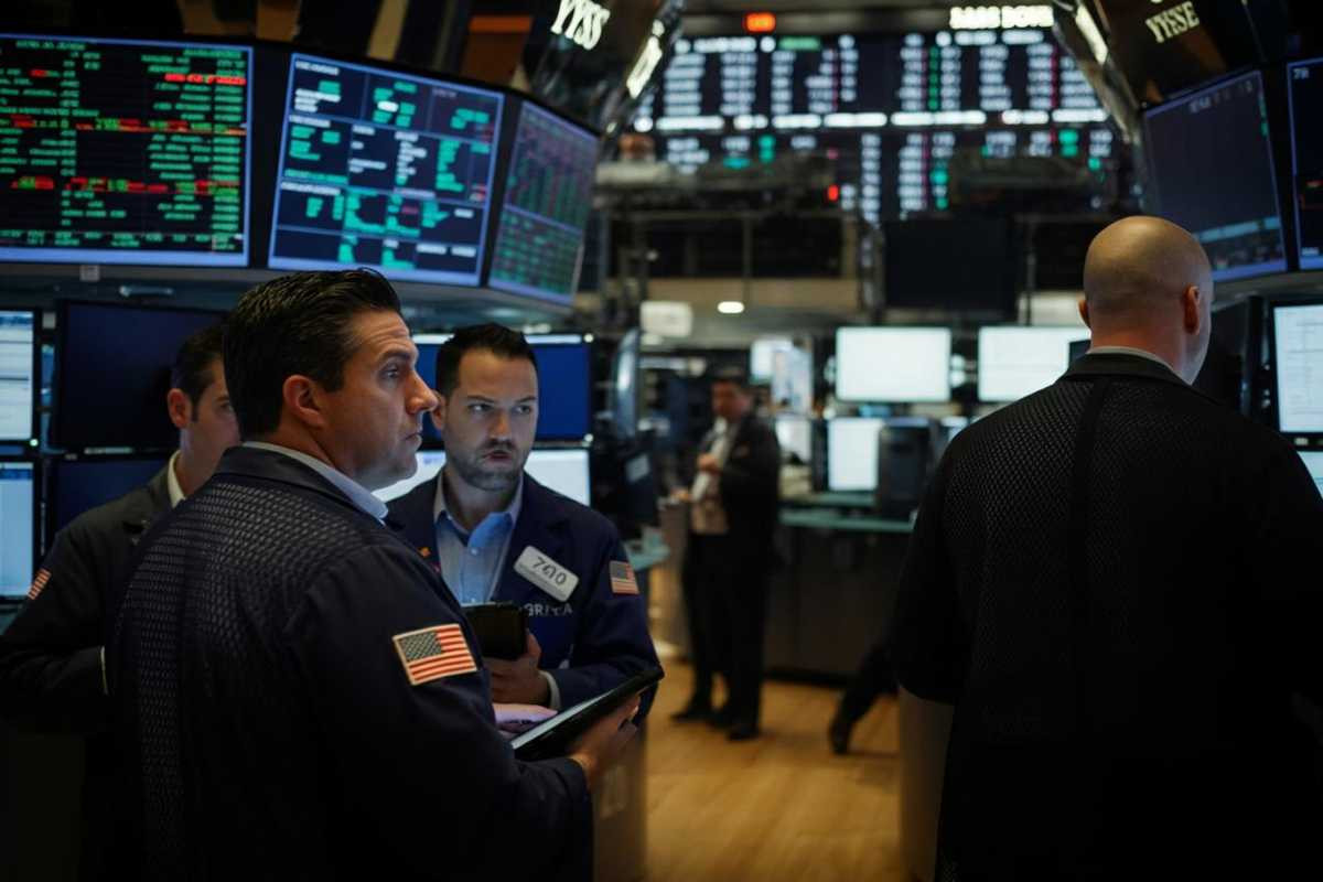 Milano in rosso: il Ftse Mib segna un calo dello 0,6% all'apertura