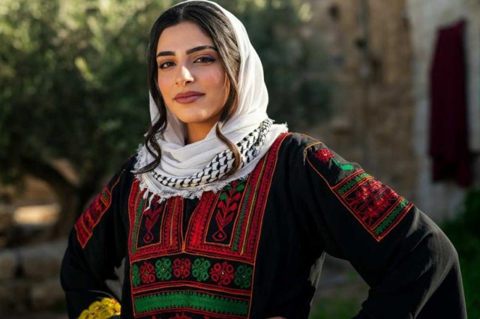 Nadeen Ayoub: la prima palestinese a conquistare Miss Universo