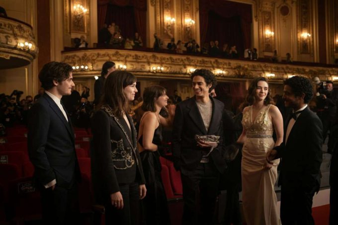 Nuove stelle brillano al Lido: da Greta Lee a Callum Turner