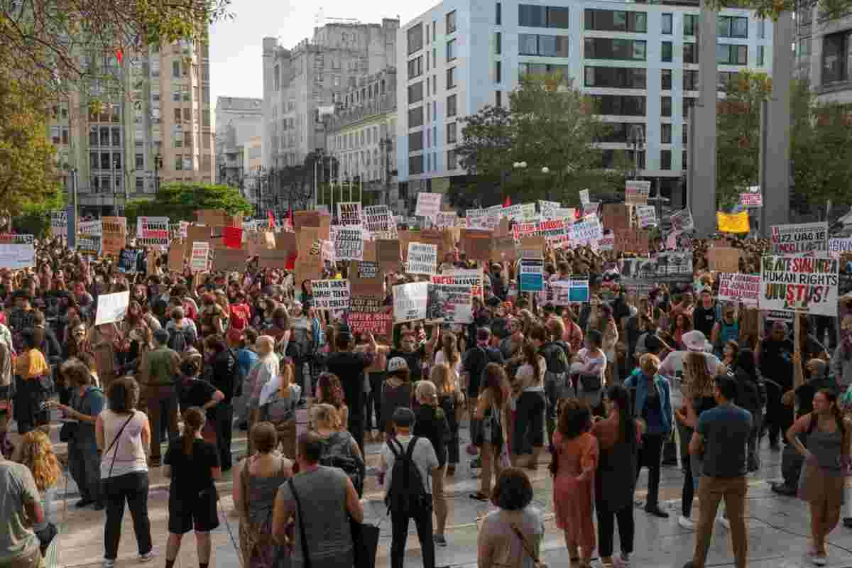 Protesta pro Palestina in Gran Bretagna: oltre 460 arresti e un messaggio che risuona