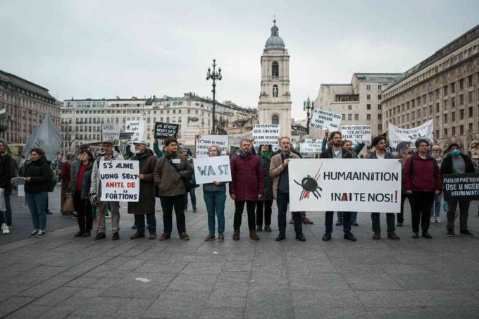 Proteste di Palestine Action in Gb: oltre 530 arresti e un acceso dibattito