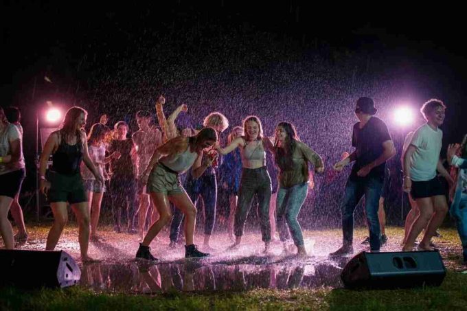 Rave notturno al Giubileo dei giovani: la festa improvvisata degli spagnoli tra musica e follia