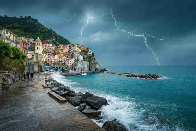 Romagna sotto assedio: temporali e grandinate causano allagamenti devastanti