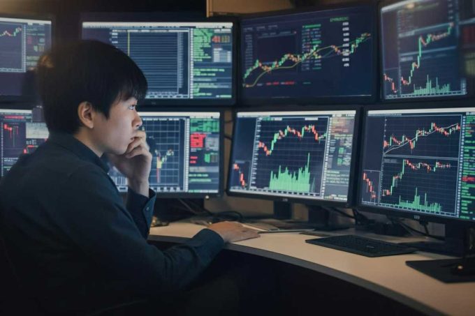 Tokyo in rosso: la borsa apre con un calo del 1,76%