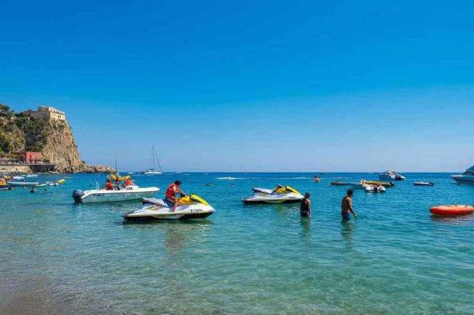 Tragedia a Mondello: il drammatico tuffo di Simone La Torre finisce in un'incidente mortale