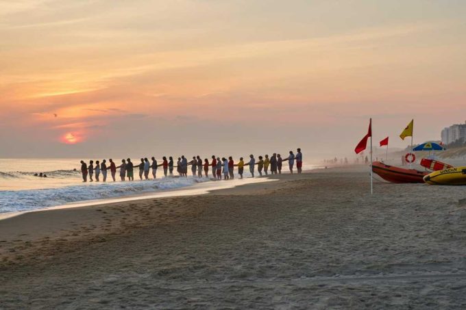 Tragedia a Venezia: trovato il corpo del piccolo Carlo, scomparso in mare durante le ricerche disperate