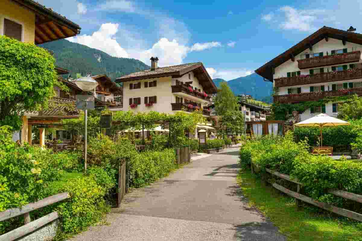 Tragedia in casa: professoressa schiacciata da un armadio, indagini in corso per omicidio colposo