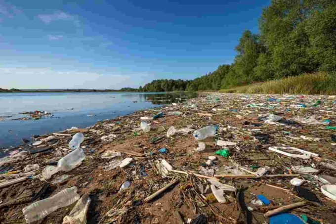 Wwf: il fallimento del trattato globale sulla plastica e le sue conseguenze