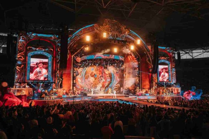 Bad Bunny illumina il Super Bowl con uno show indimenticabile