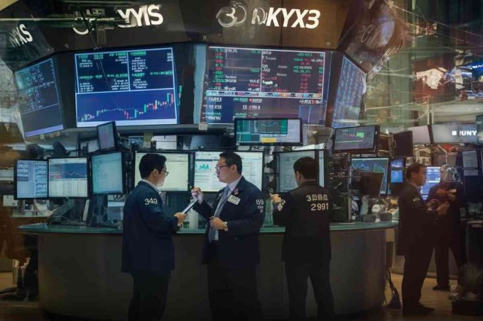 Borsa asiatica in calo: farmaci e chip sotto pressione per Trump, Seul perde il 2,4%