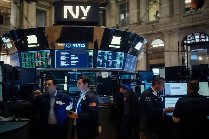 Borsa europea in avvio incerto: Londra segna un calo dello 0,2%