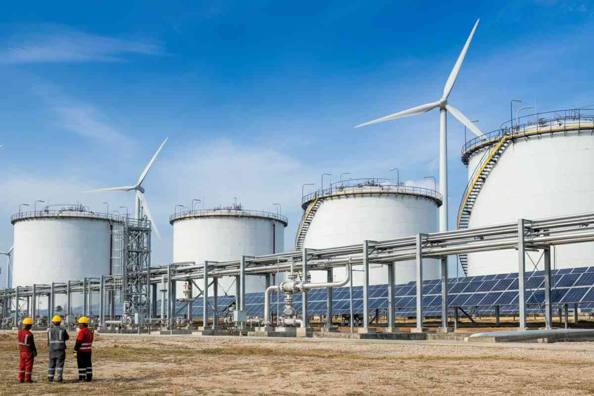 Descalzi (Eni): il prezzo del gas si stabilizza, ma è in arrivo una crescita