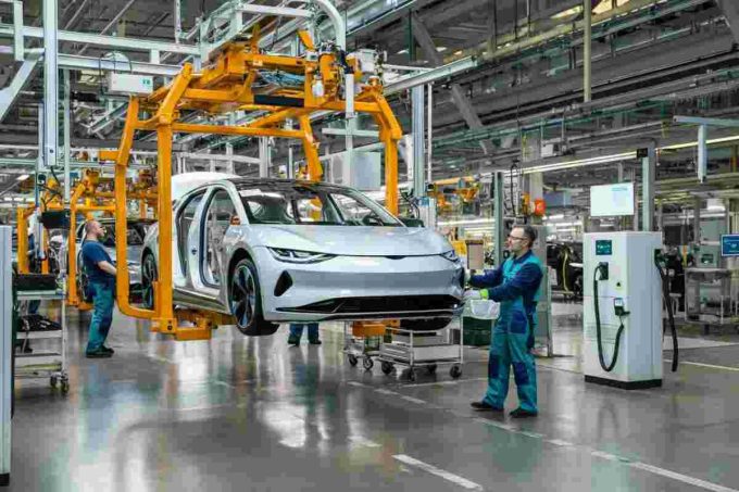 Ford riduce di 1.000 posti di lavoro in Germania: crisi della domanda per le auto elettriche